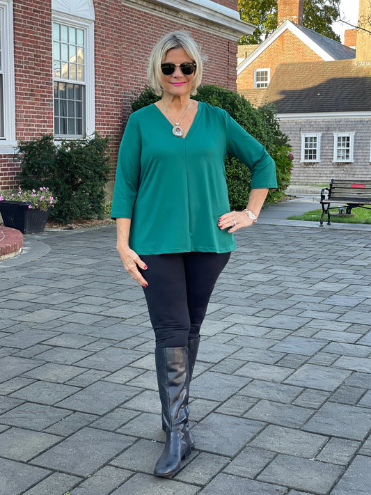 LULU-B EMERALD TAILORED V SLEEVE TOP
