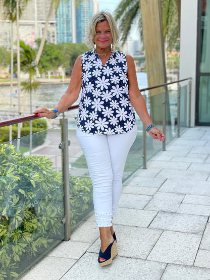 DAISY DAY SLEEVELESS V-NECK TOP