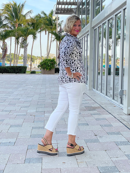 BLACK AND BEIGE 3/25 RUFFLE TOP